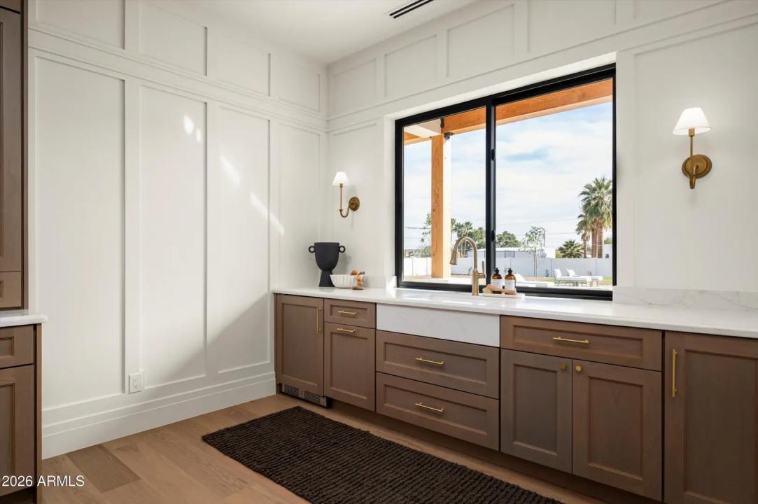 Real Estate Picture 9