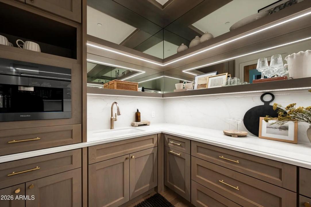 Real Estate Picture 11