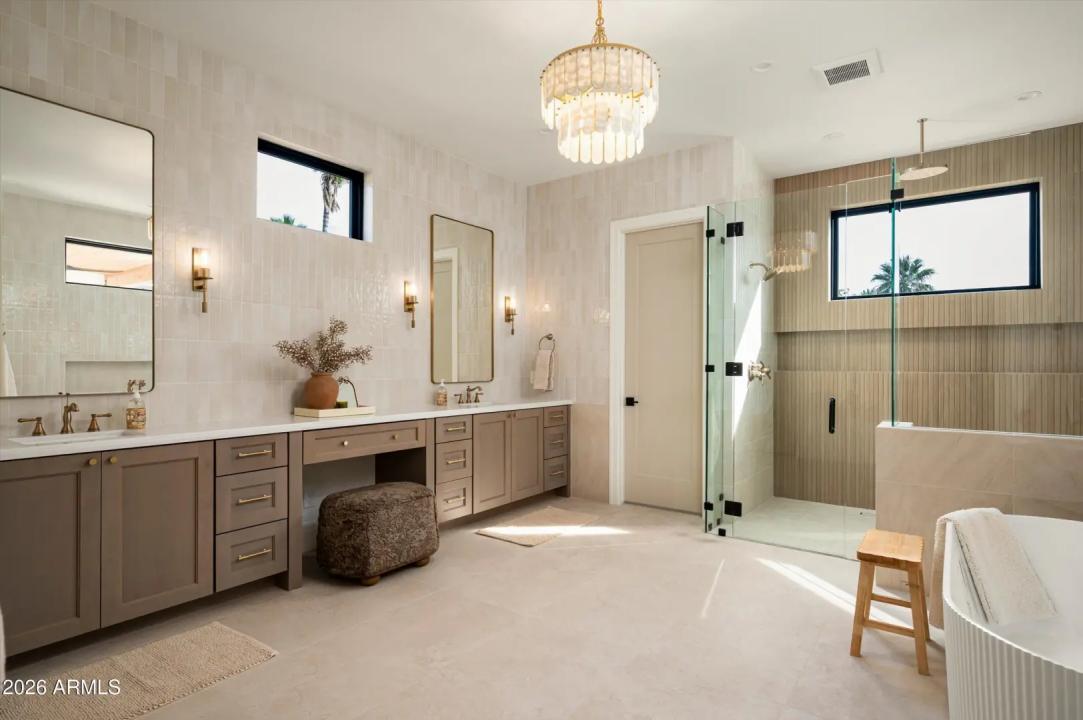 Real Estate Picture 13