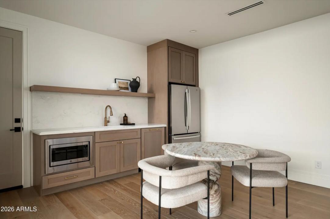 Real Estate Picture 19