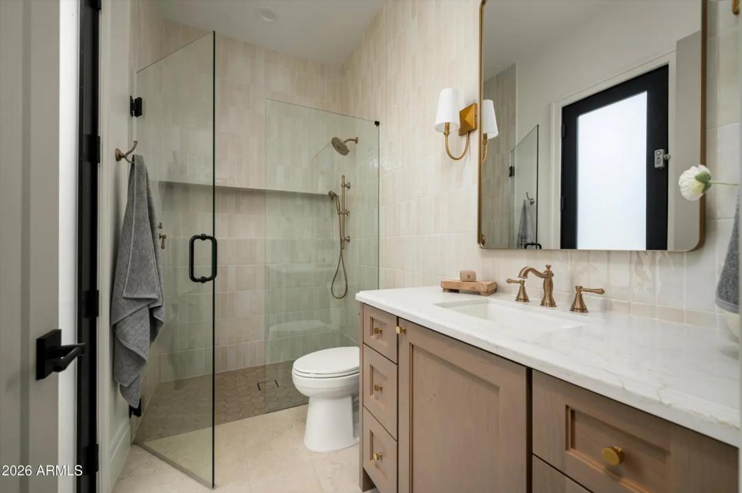 Real Estate Picture 30