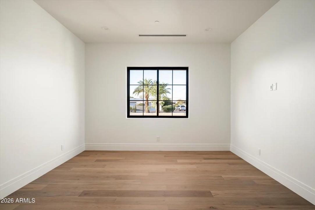 Real Estate Picture 33