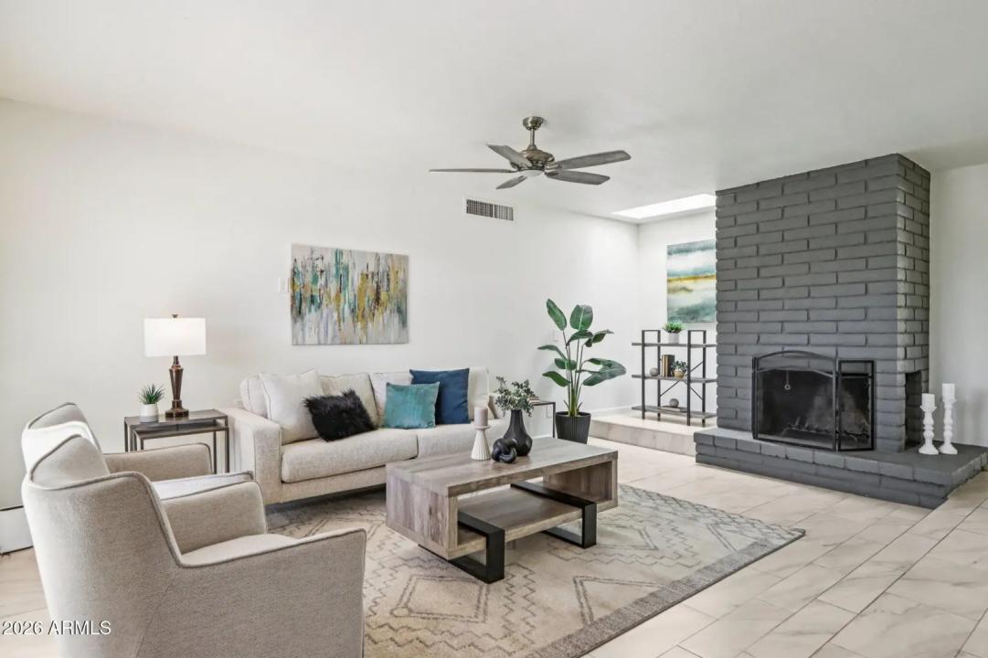 Real Estate Picture 3