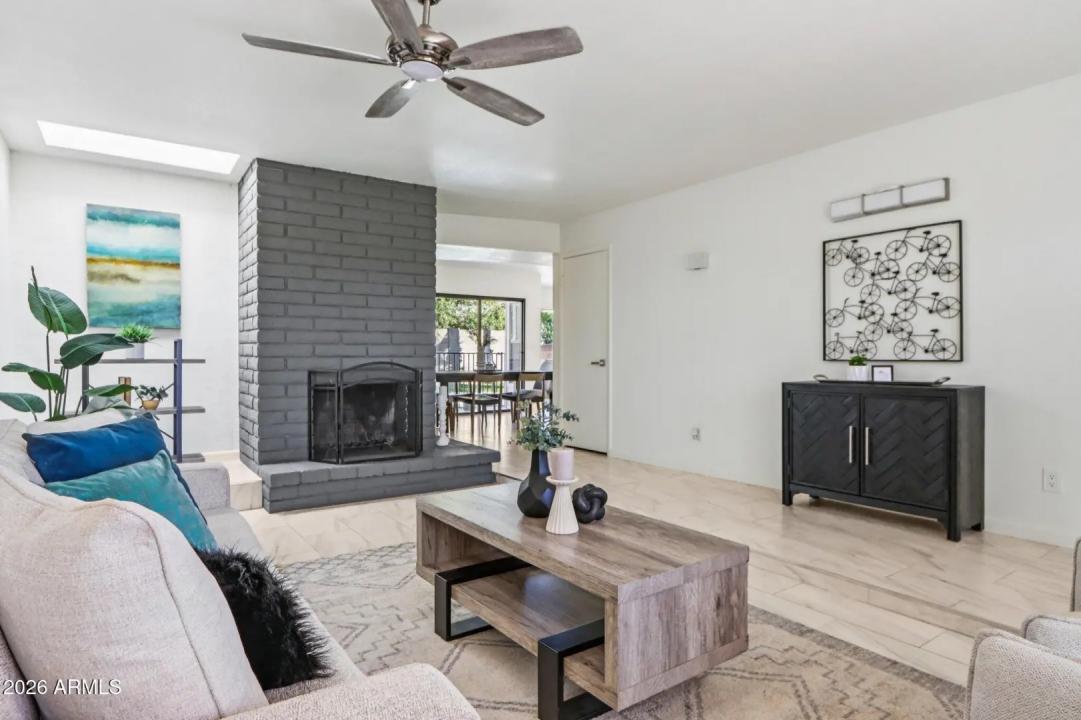 Real Estate Picture 4