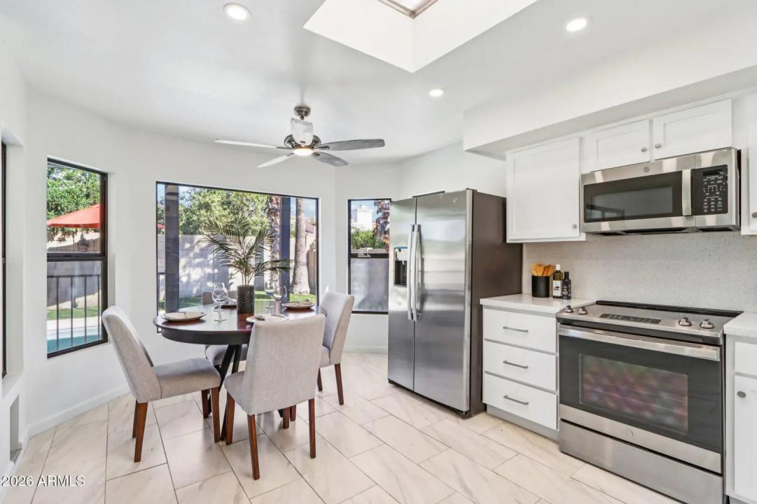 Real Estate Picture 11