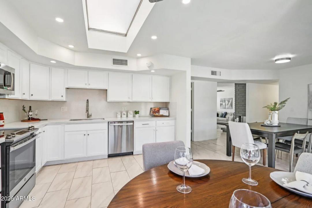 Real Estate Picture 13