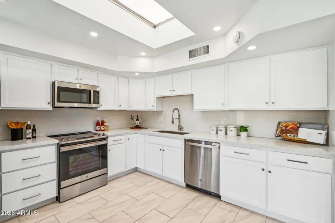 Real Estate Picture 14