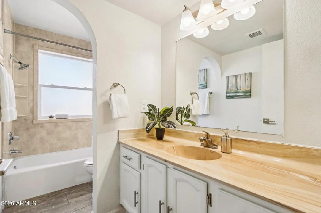 Real Estate Picture 23