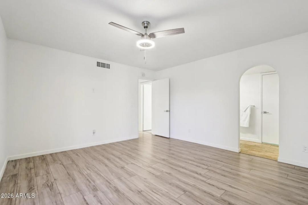 Real Estate Picture 18