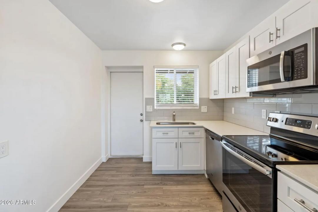 Real Estate Picture 14