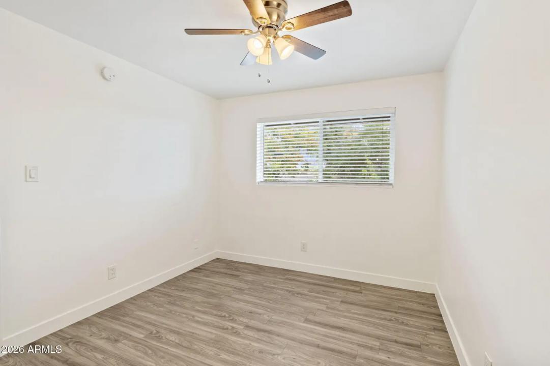 Real Estate Picture 17