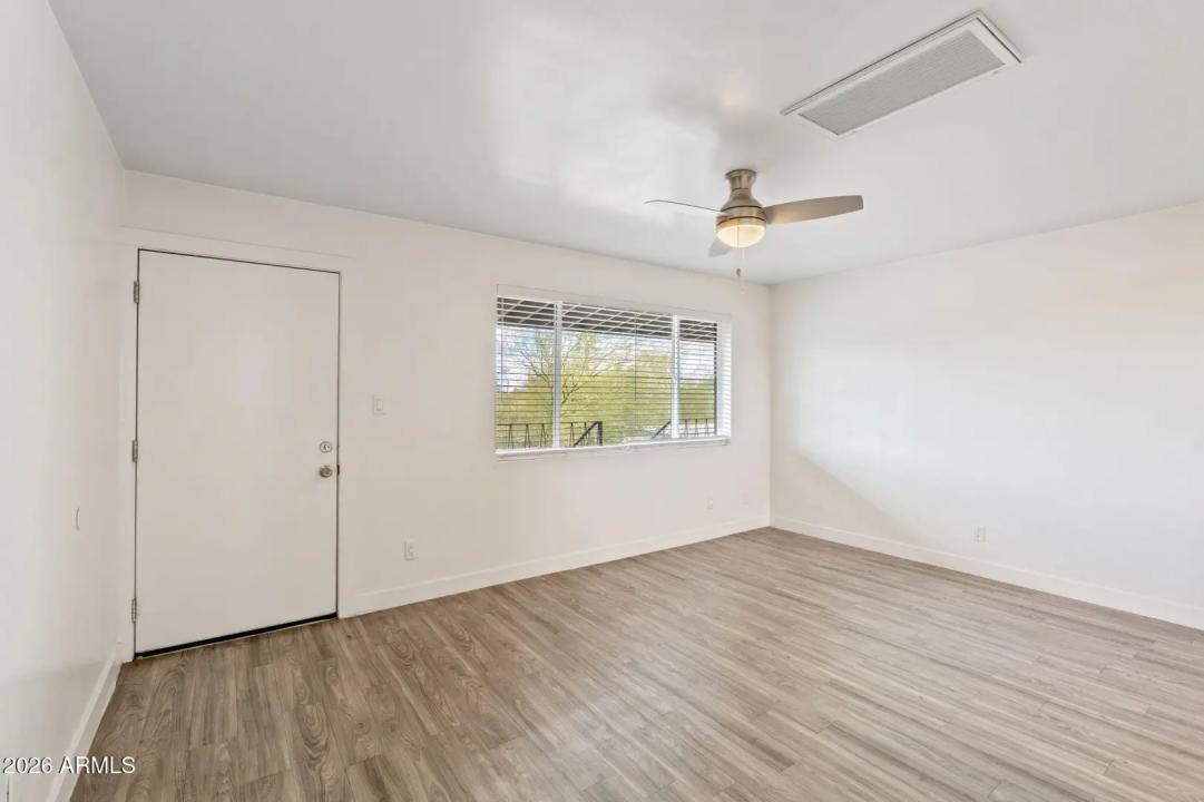 Real Estate Picture 7