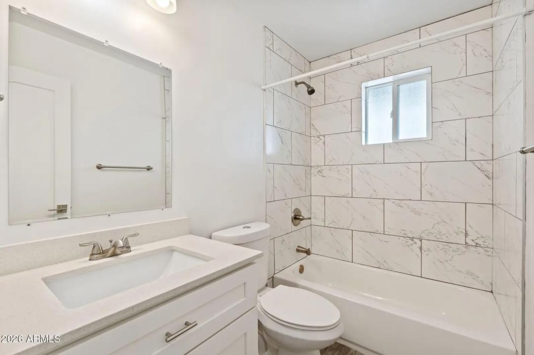 Real Estate Picture 4