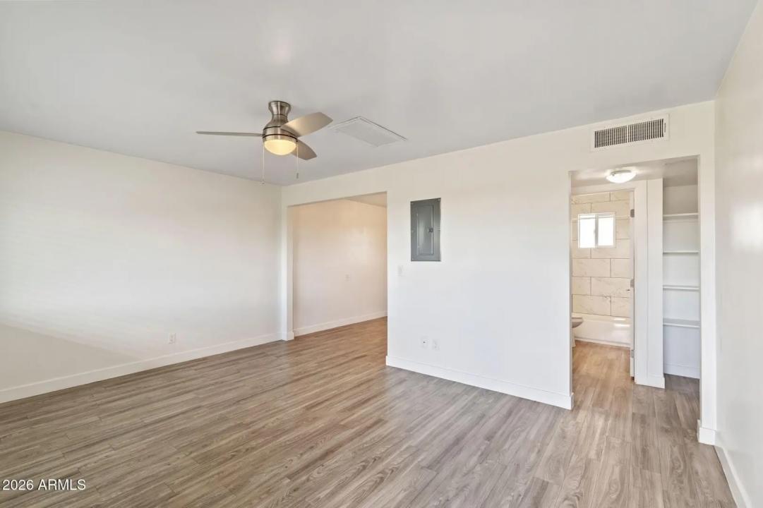 Real Estate Picture 10