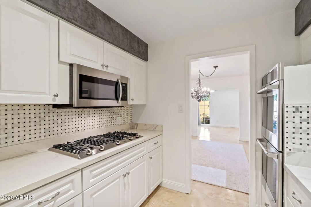 Real Estate Picture 7