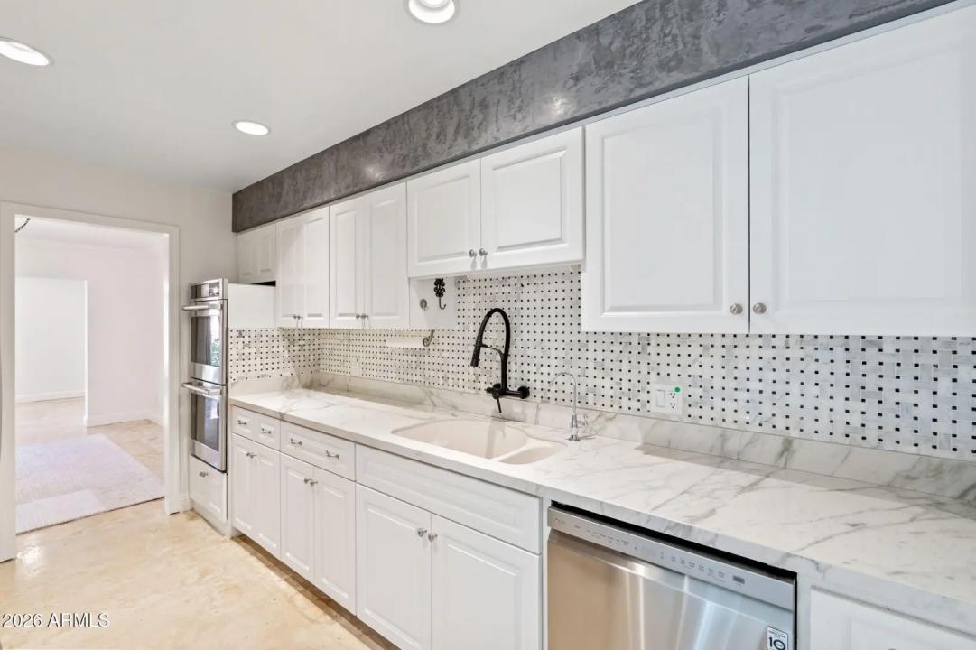 Real Estate Picture 8