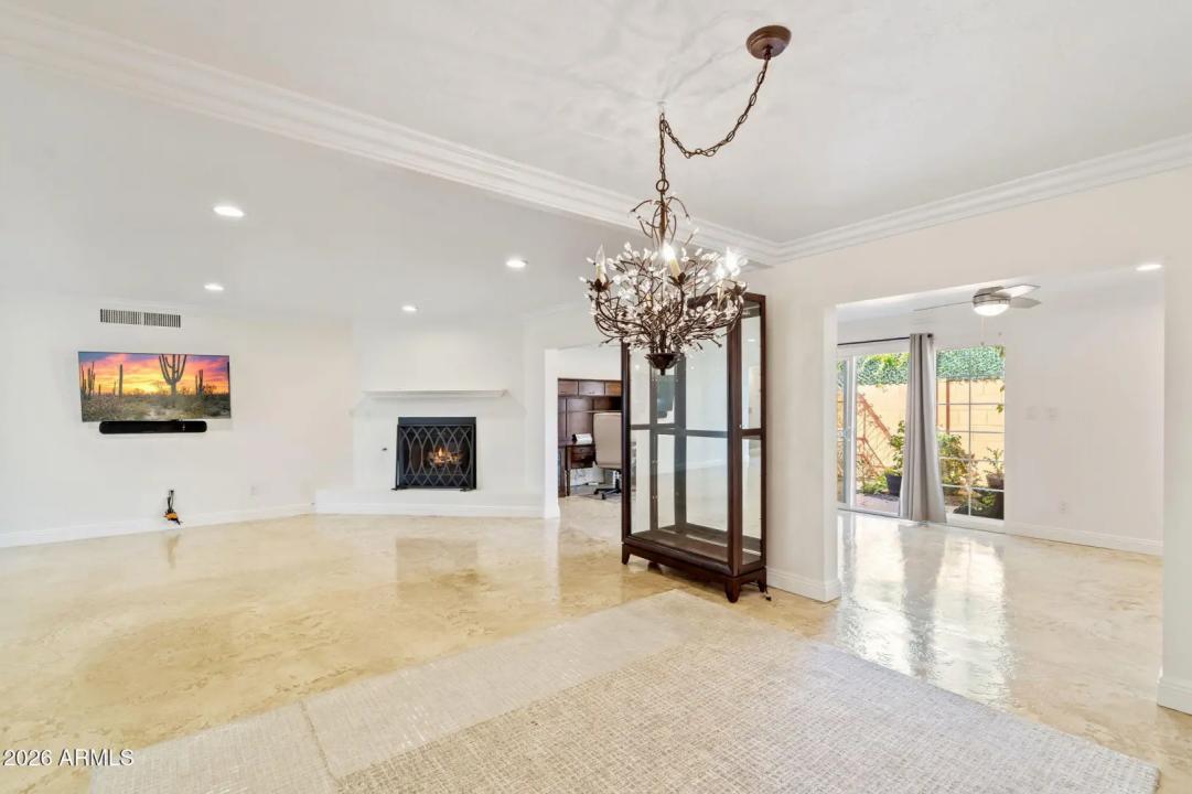 Real Estate Picture 11