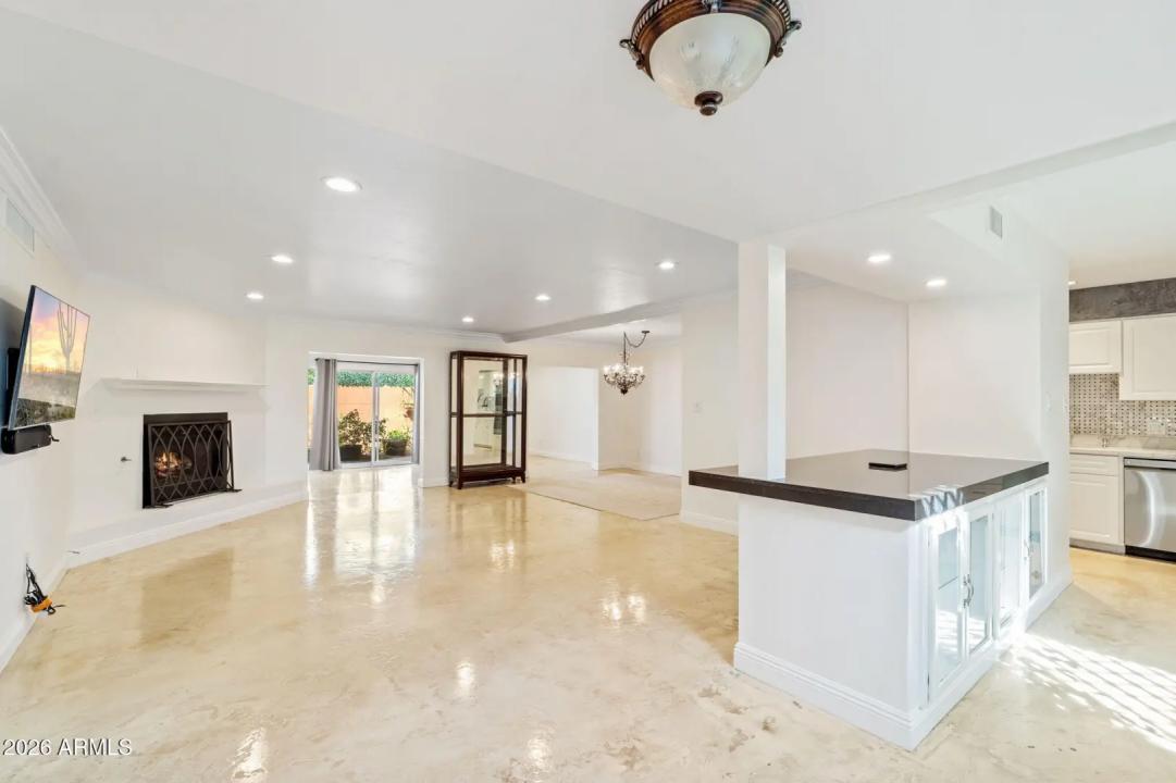 Real Estate Picture 4