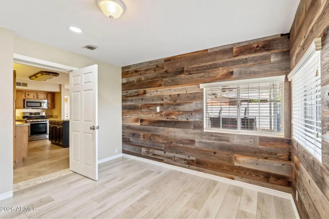 Real Estate Picture 8