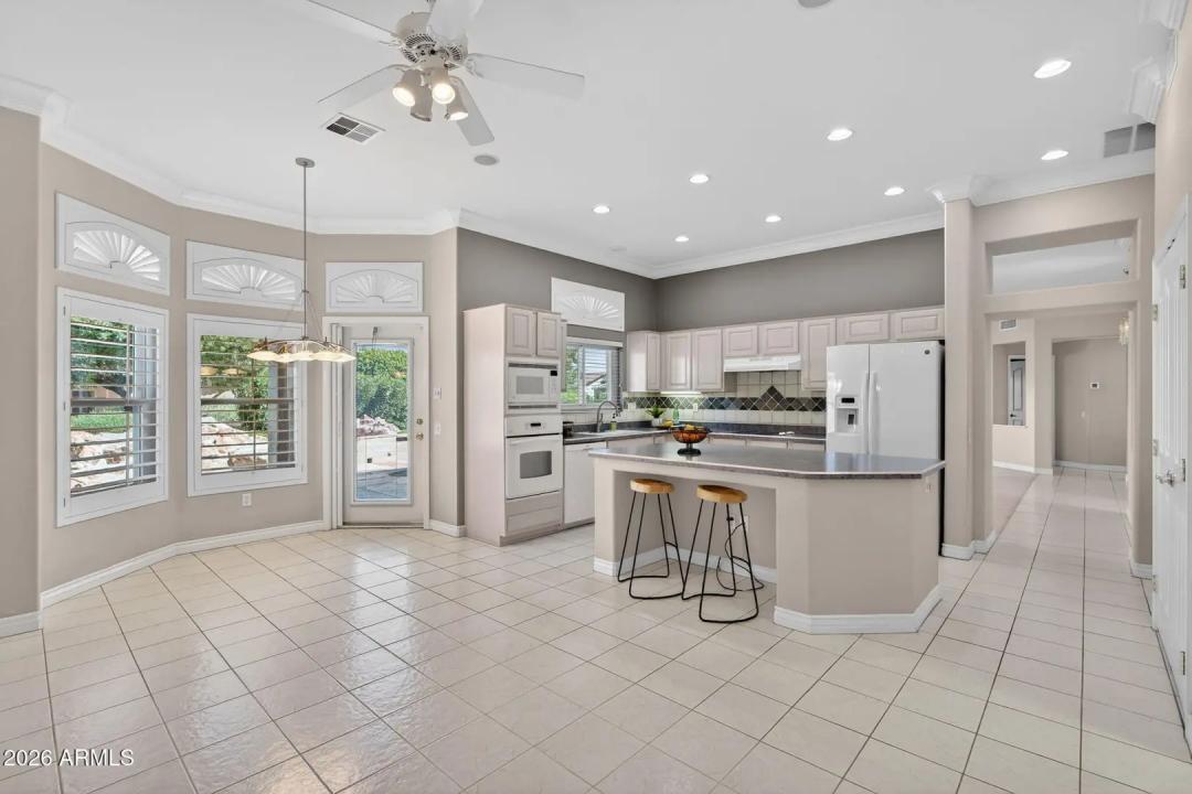 Real Estate Picture 7