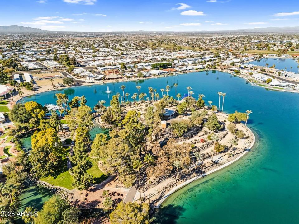 Real Estate Picture 24