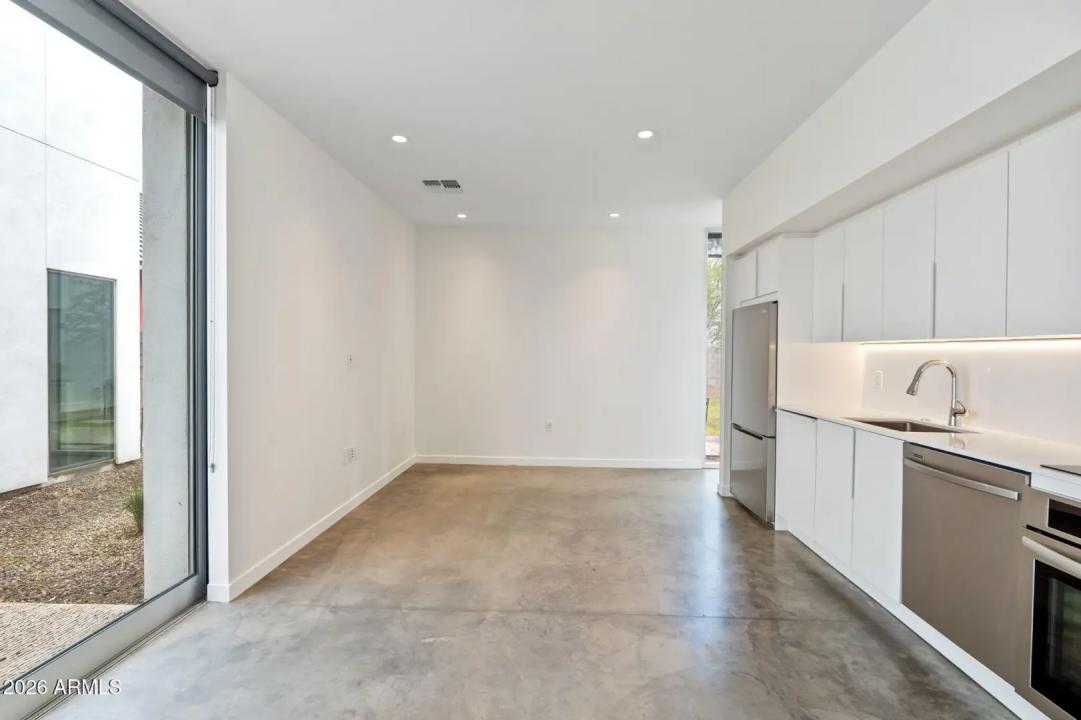 Real Estate Picture 11