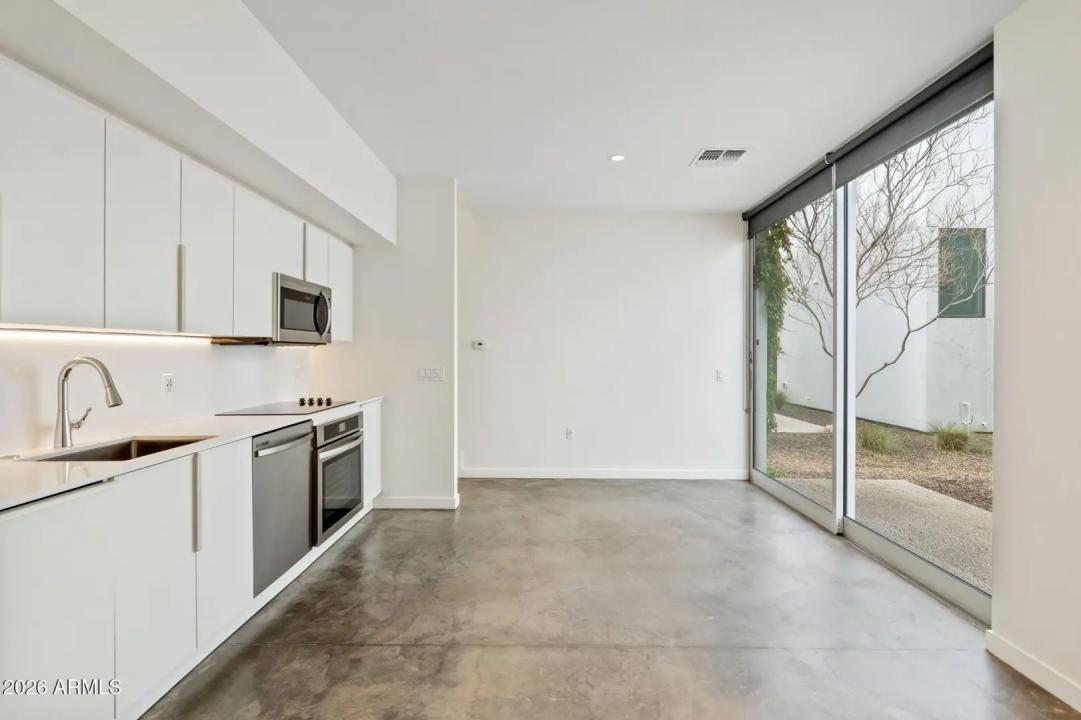 Real Estate Picture 3