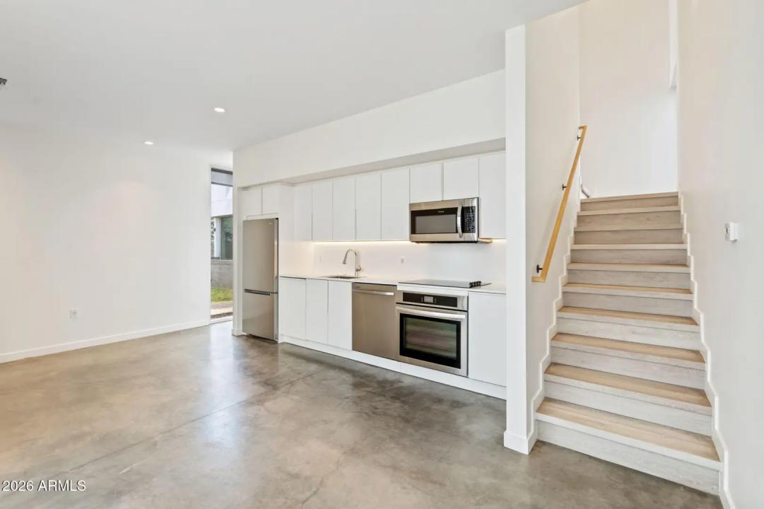 Real Estate Picture 15