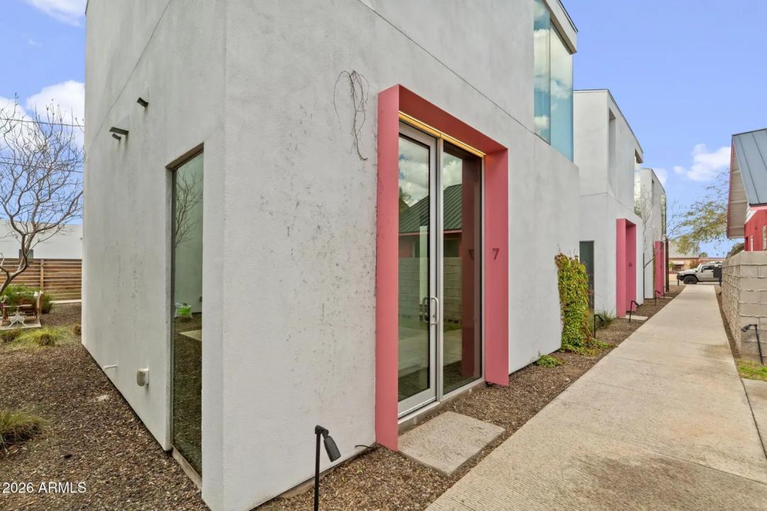 Real Estate Picture 7