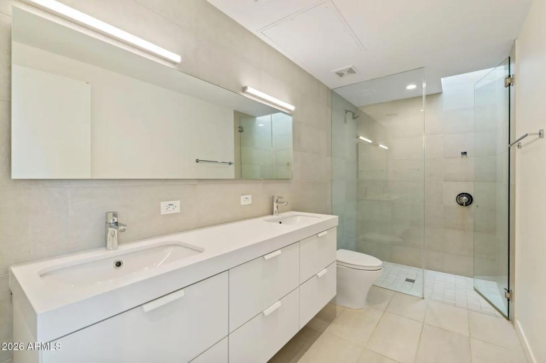 Real Estate Picture 4