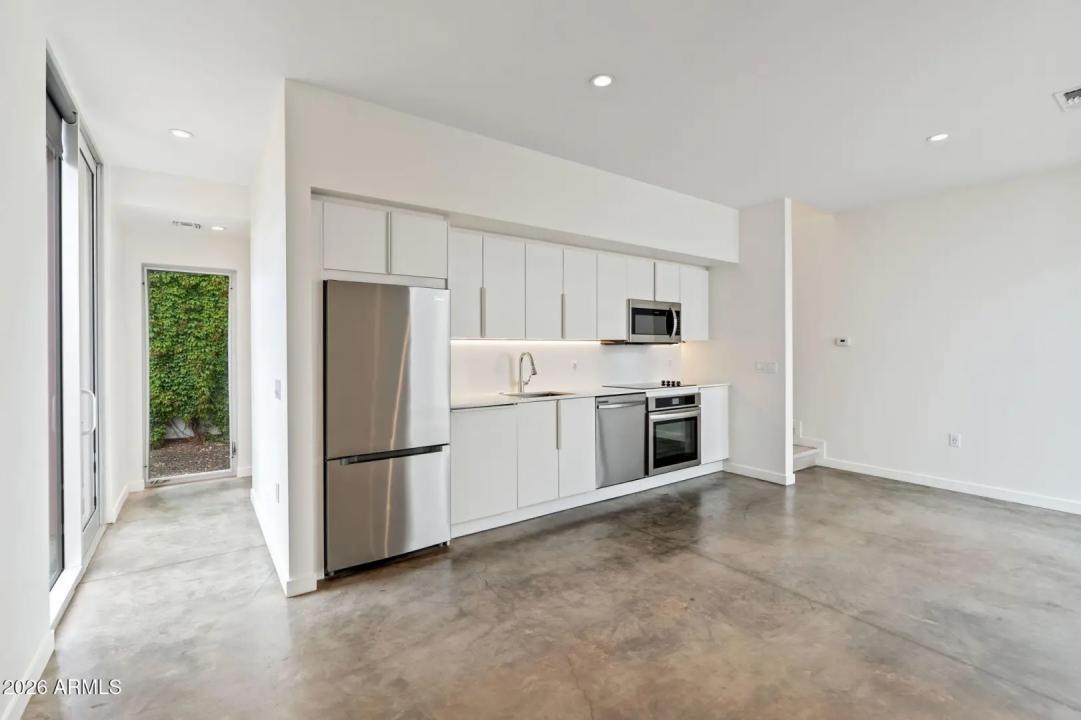 Real Estate Picture 9