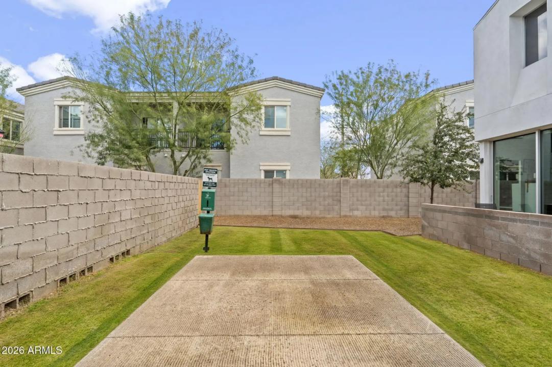 Real Estate Picture 25