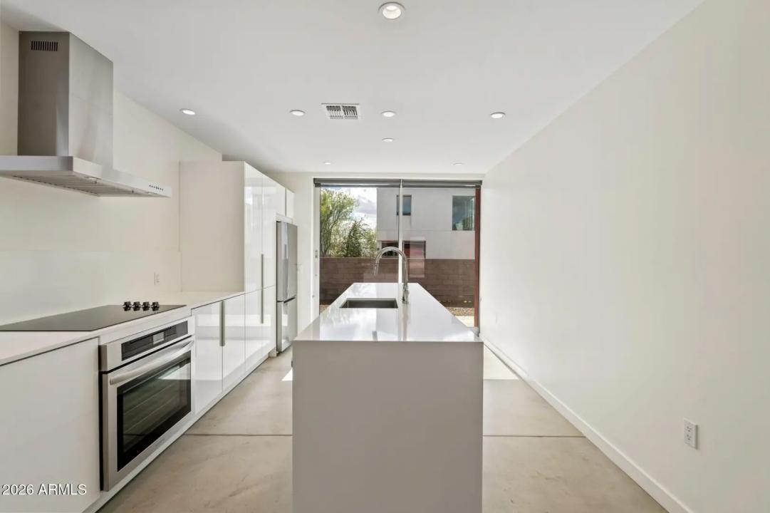 Real Estate Picture 12