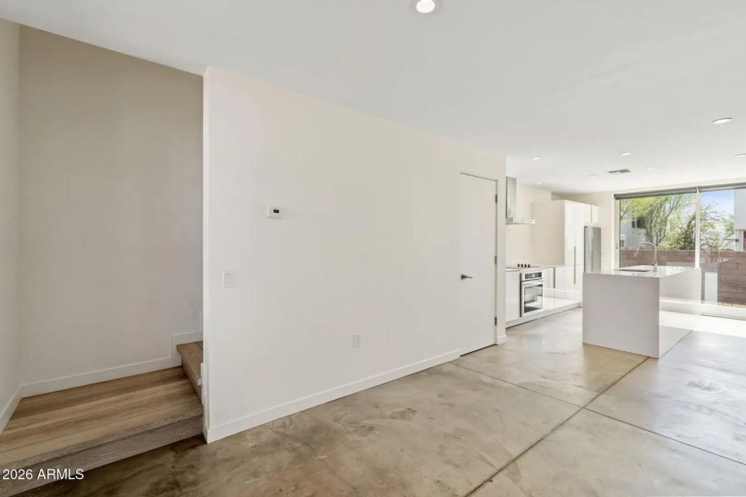 Real Estate Picture 9