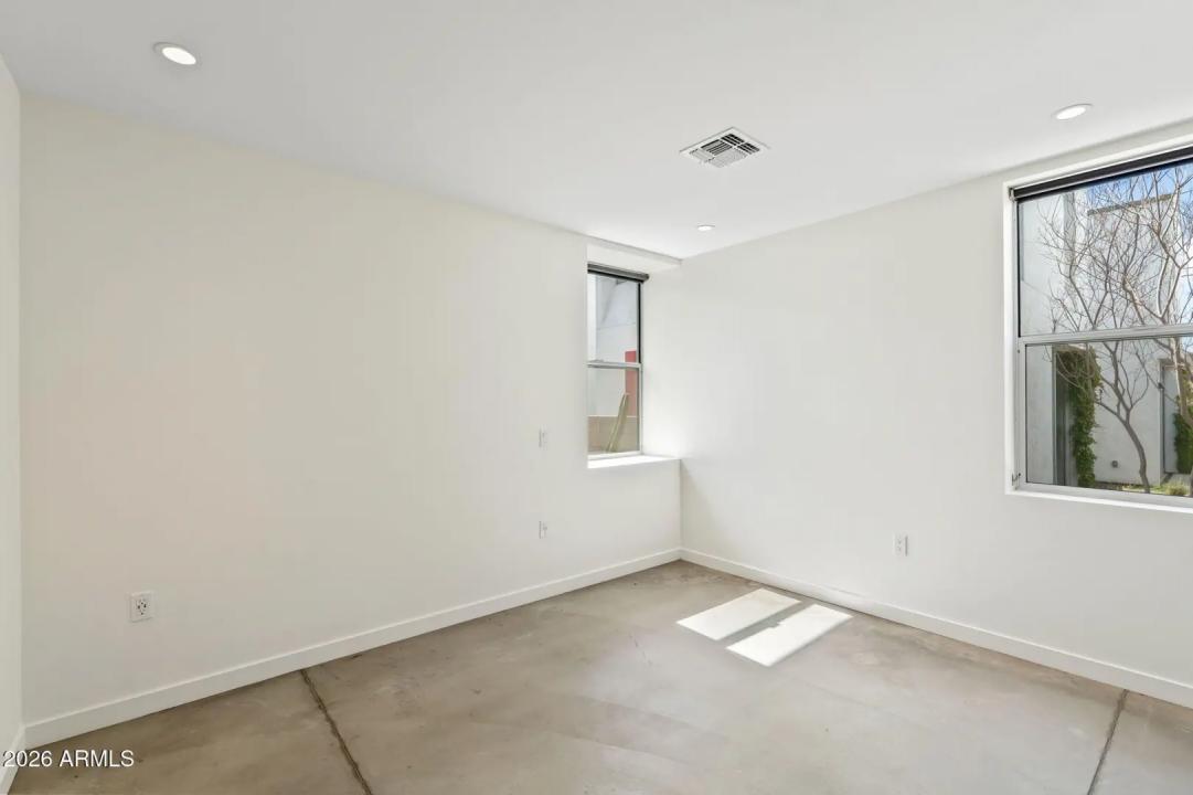 Real Estate Picture 18