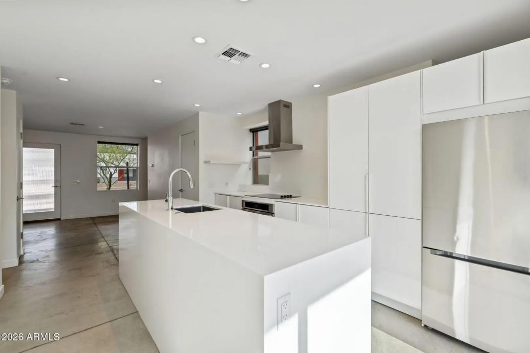 Real Estate Picture 14