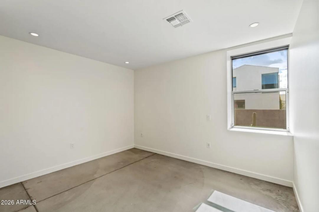 Real Estate Picture 17