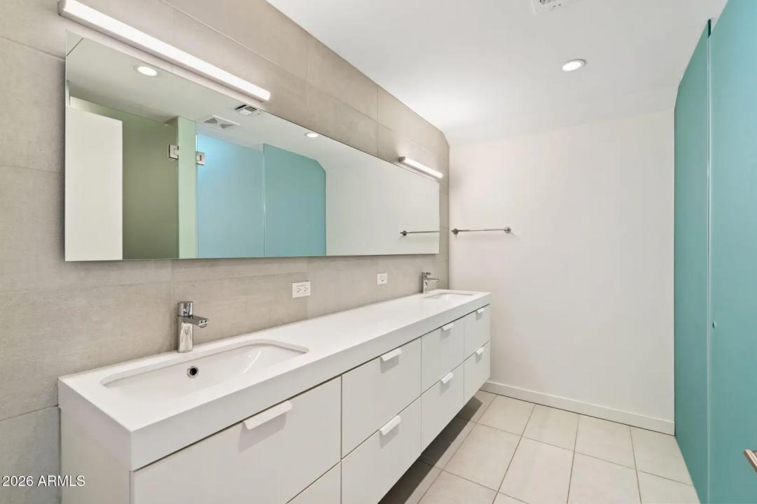 Real Estate Picture 5