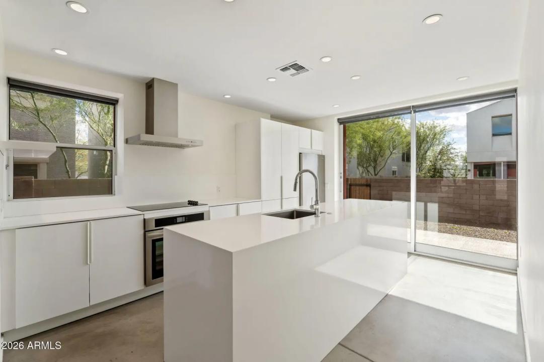 Real Estate Picture 3