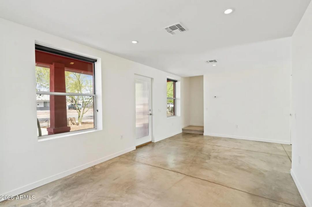 Real Estate Picture 8