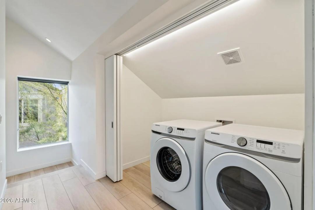 Real Estate Picture 24