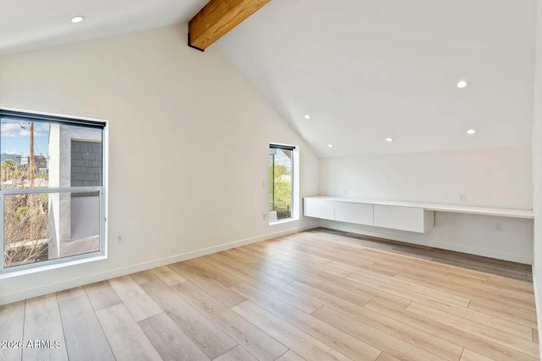 Real Estate Picture 25