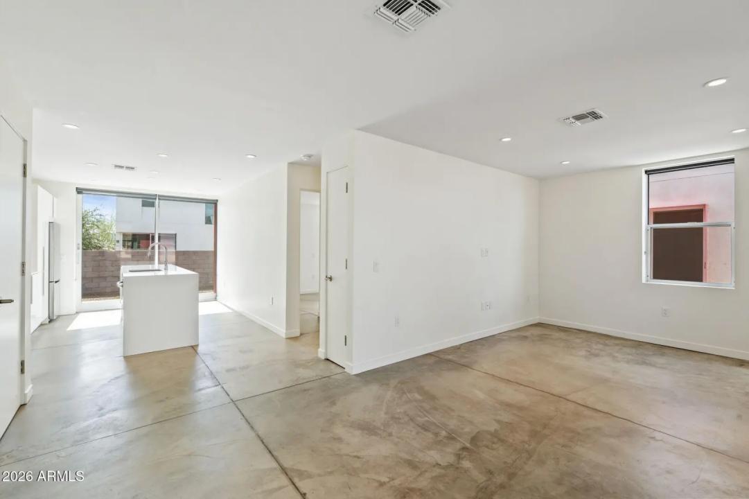 Real Estate Picture 10