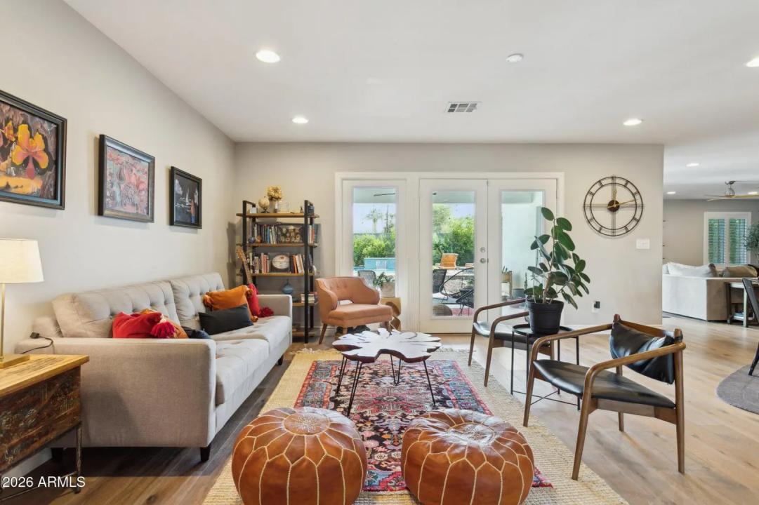 Real Estate Picture 4