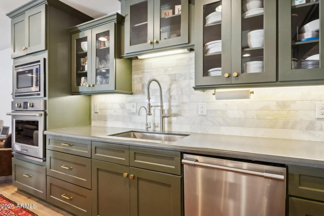 Real Estate Picture 7