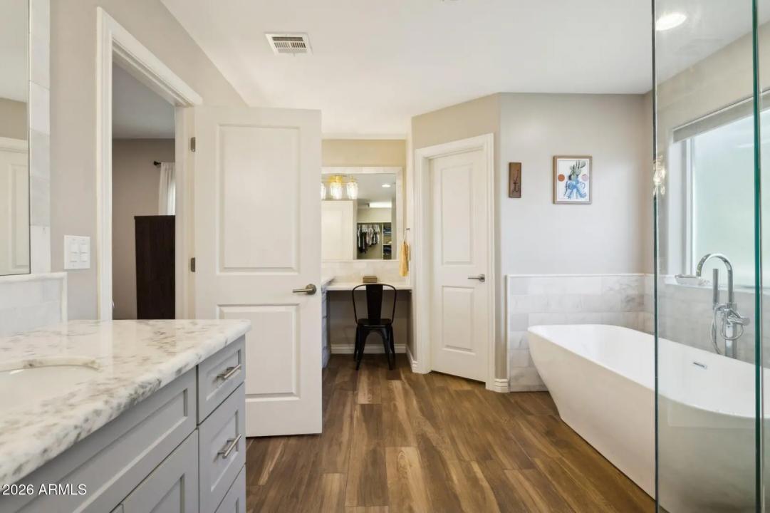 Real Estate Picture 17