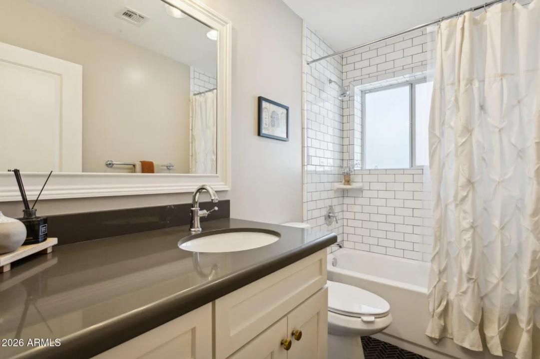 Real Estate Picture 23