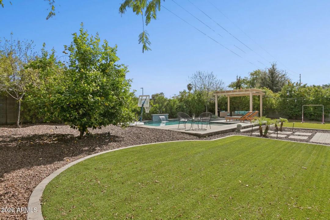 Real Estate Picture 28