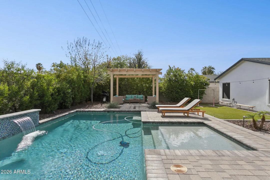 Real Estate Picture 30