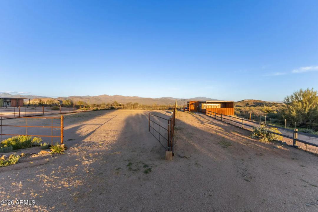 Real Estate Picture 7